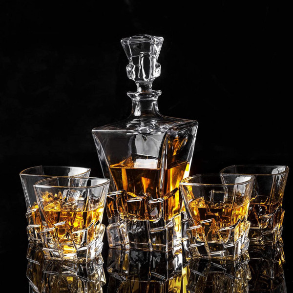 Whisky set in wooden box "ELIXIR"