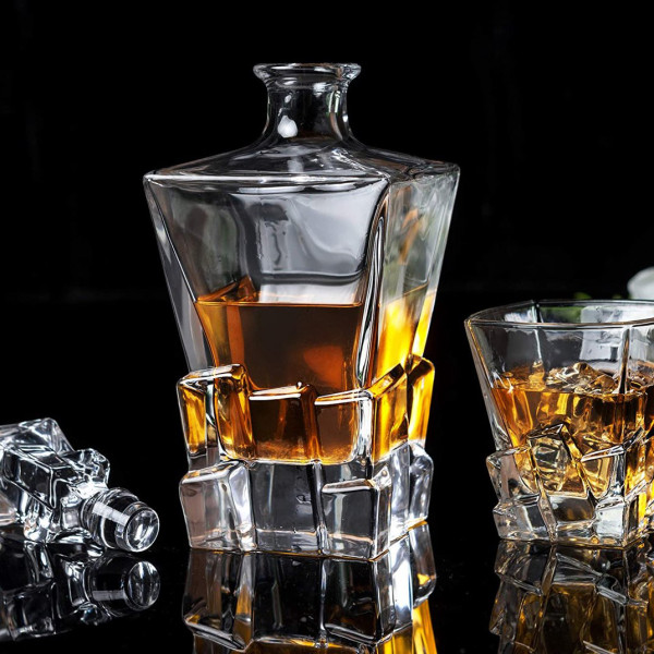 Whisky set in wooden box "ELIXIR"