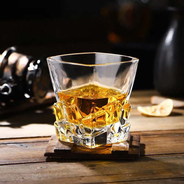 Whisky set in wooden box "ELIXIR"