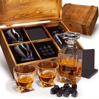 Whisky set in a wooden box "TORNADO"