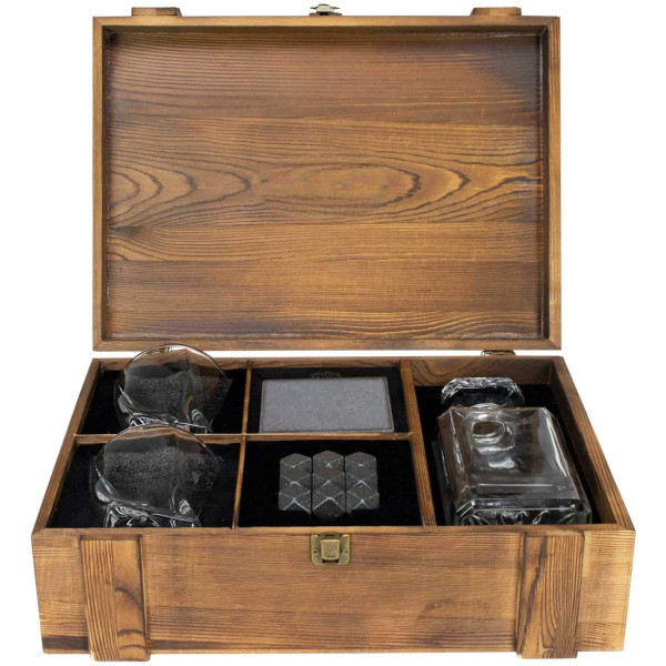 Whisky set in a wooden box "TORNADO"