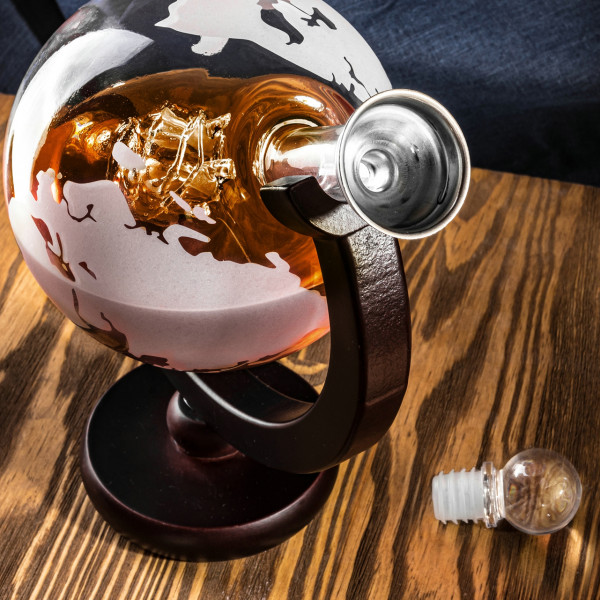 Globe-shaped carafe with 2 glasses DELUXE