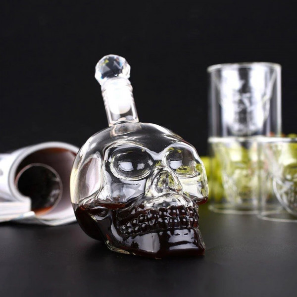 Skull-shaped shot glass (6 pcs.) and carafe set Skull-shaped shot glass (6 pcs.) and carafe set