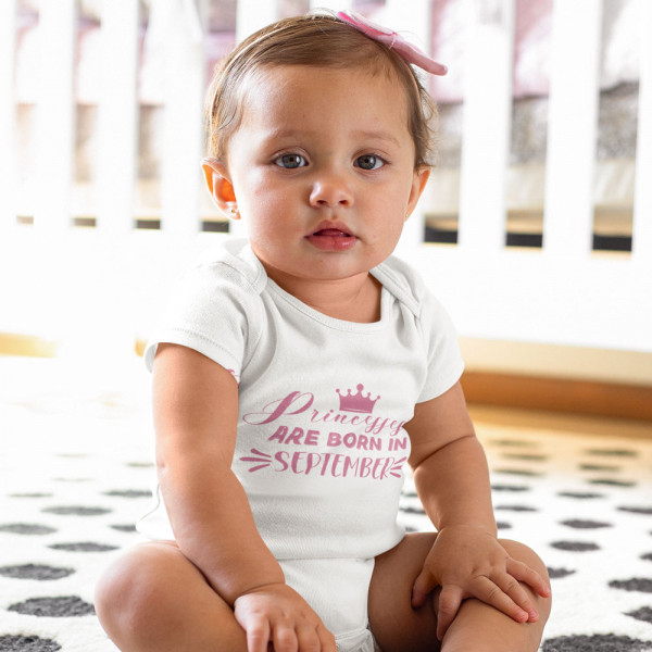 Baby romper "Princesses are born in" with changeable month Baby romper "Princesses are born in" with changeable month