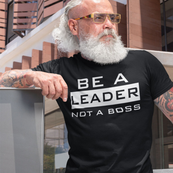T-shirt "Be a leader"