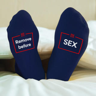 Socks with print on soles "Remove before sex"