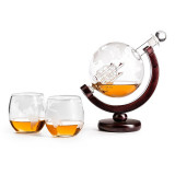 Globe-shaped carafe with 2 glasses