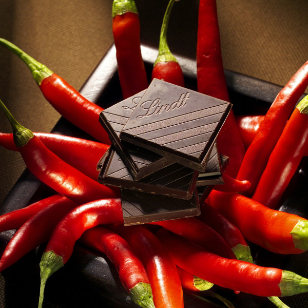 LINDT EXCELLENCE dark chocolate with chili extract, 100g LINDT EXCELLENCE dark chocolate with chili extract, 100g