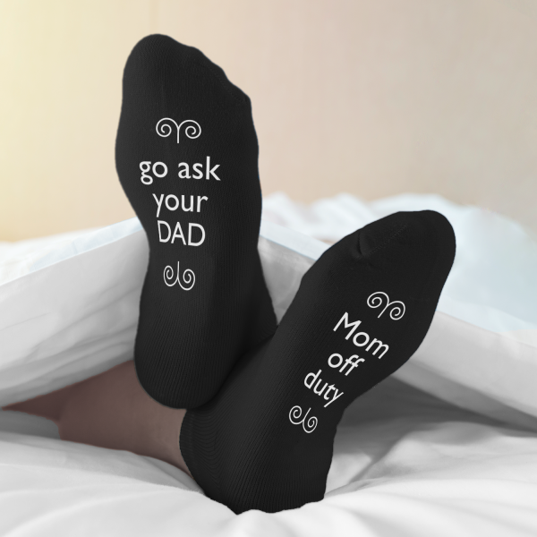 Socks with print on soles "Mom off duty" Socks with print on soles "Mom off duty"