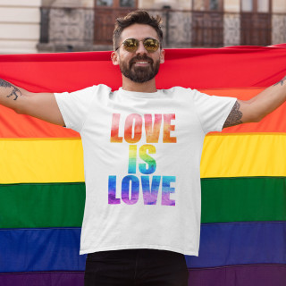 T-shirt "Love is love"