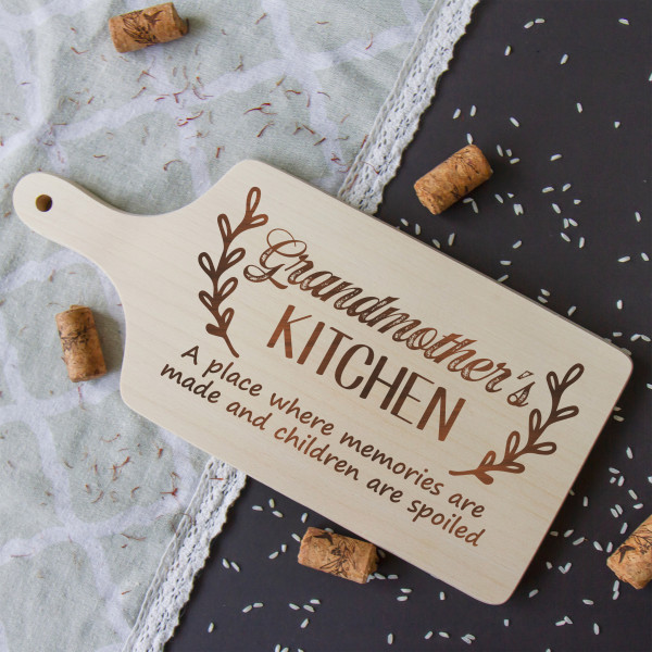 Cutting board with handle "Grandmother's Kitchen" (35cm)