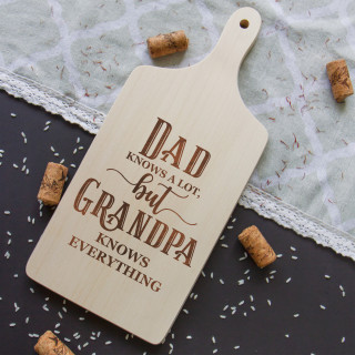Cutting board with handle "Grandpa Knows Everything" (30cm)