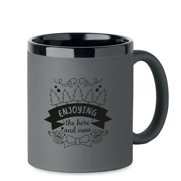 Engraved mug "Enjoying the here and now"
