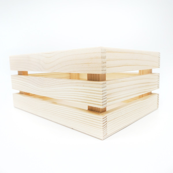 A wooden box (22×15cm)