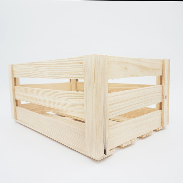 A wooden box (28×18cm)