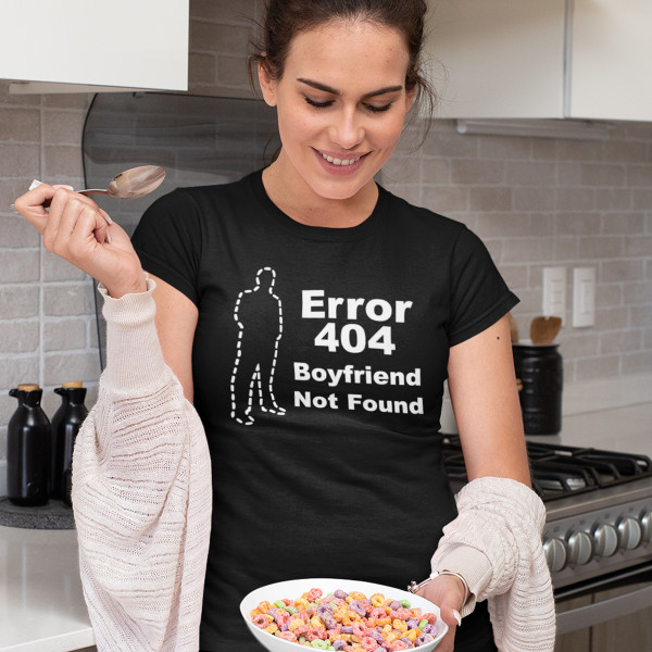 Women's T-shirt "Boyfriend not found"