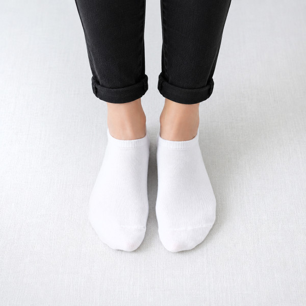 Women's short socks without print