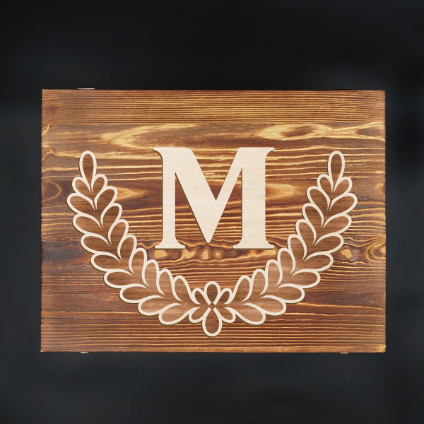 Whisky set in a wooden box "ELIXIR" with the initial of your name