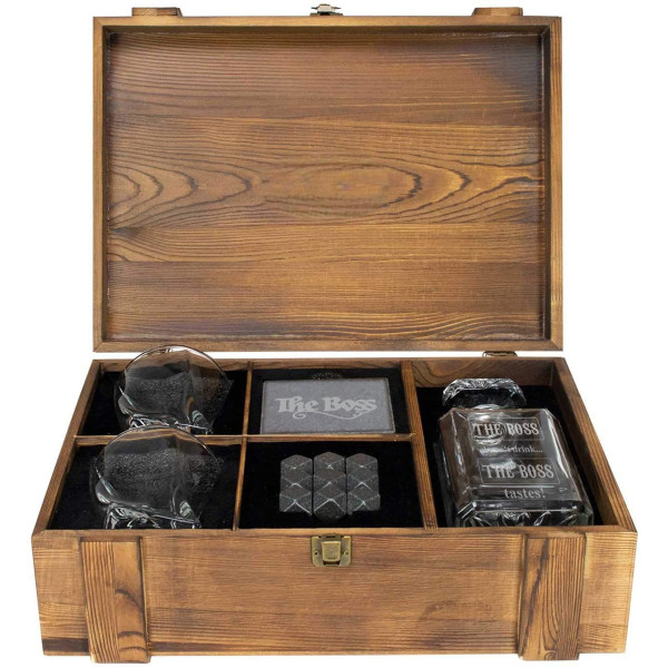 Whiskey set in a wooden box "TORNADO - for the best boss" Whiskey set in a wooden box "TORNADO - for the best boss"