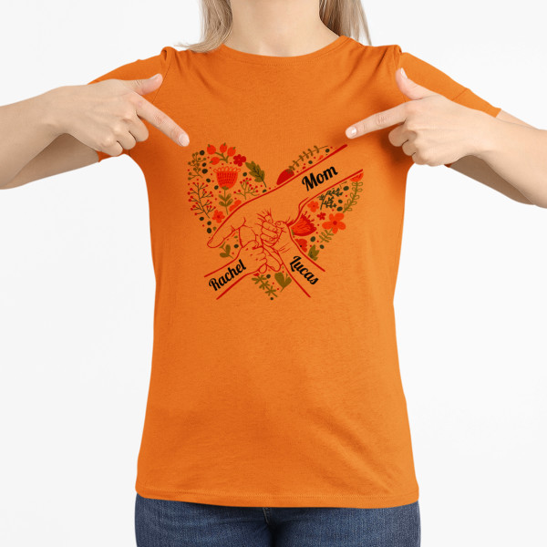 Women’s T-shirt "Mom’s Heart" with selected children’s names