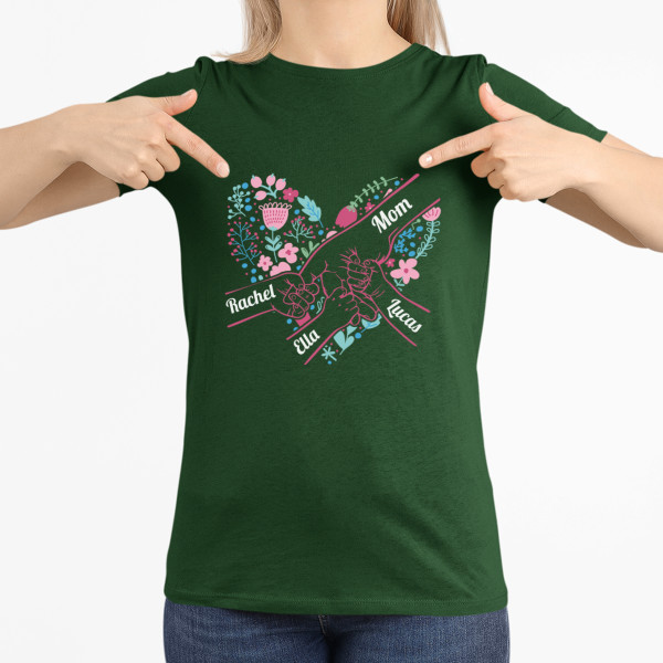 Women’s T-shirt "Mom’s Heart" with selected children’s names